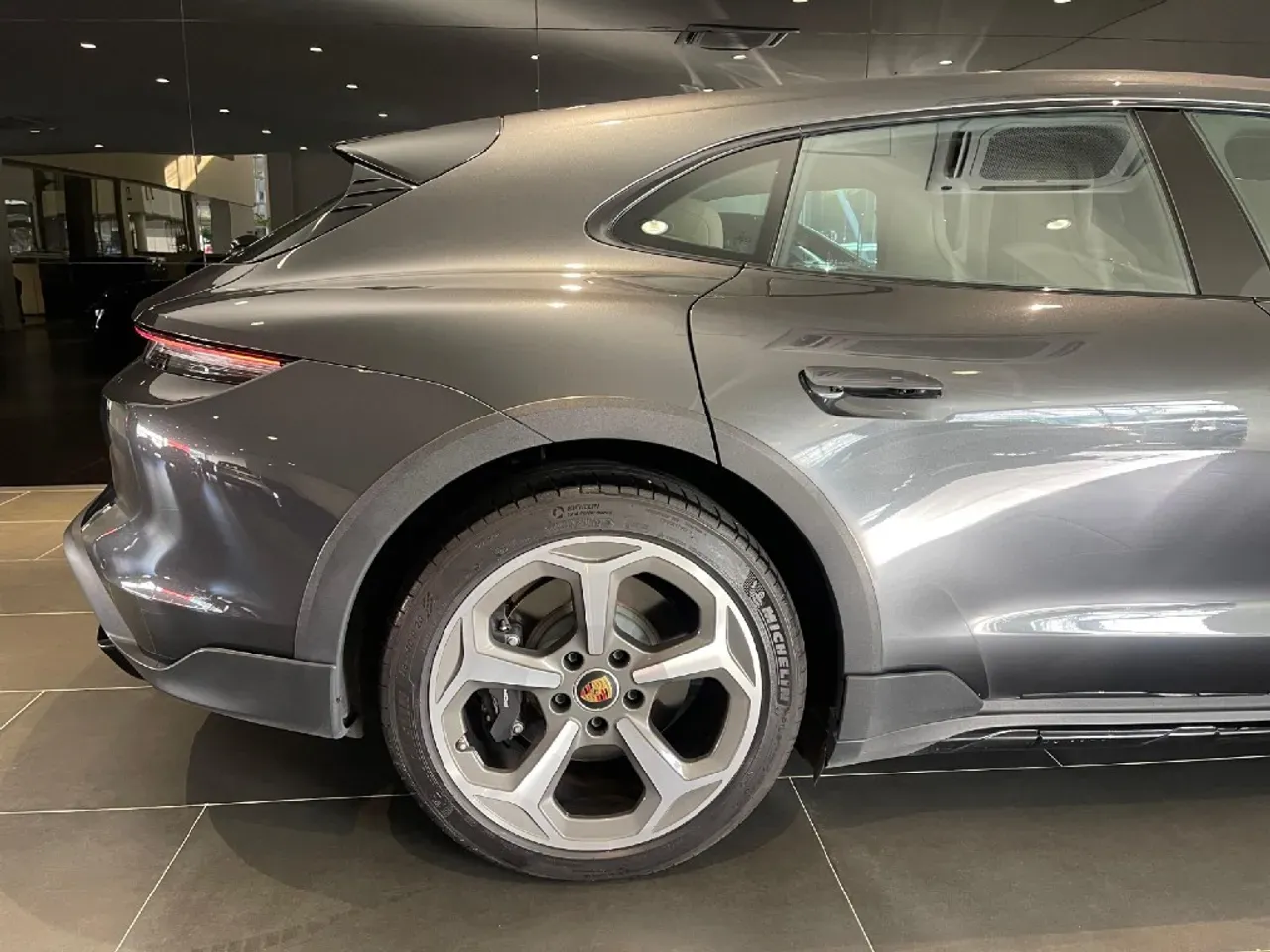 Porsche Taycan - Imagem 9