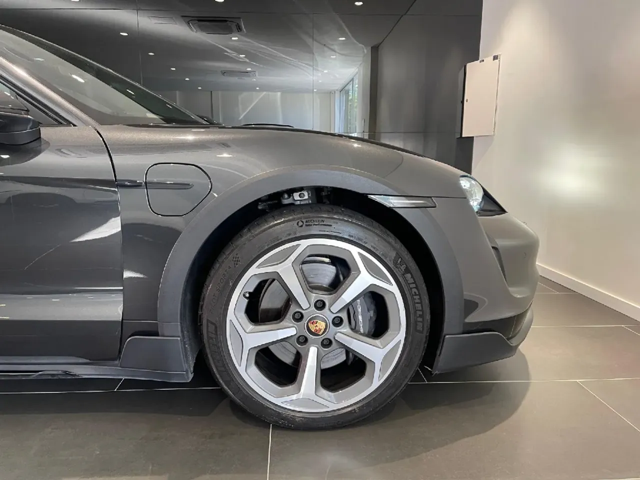 Porsche Taycan - Imagem 10