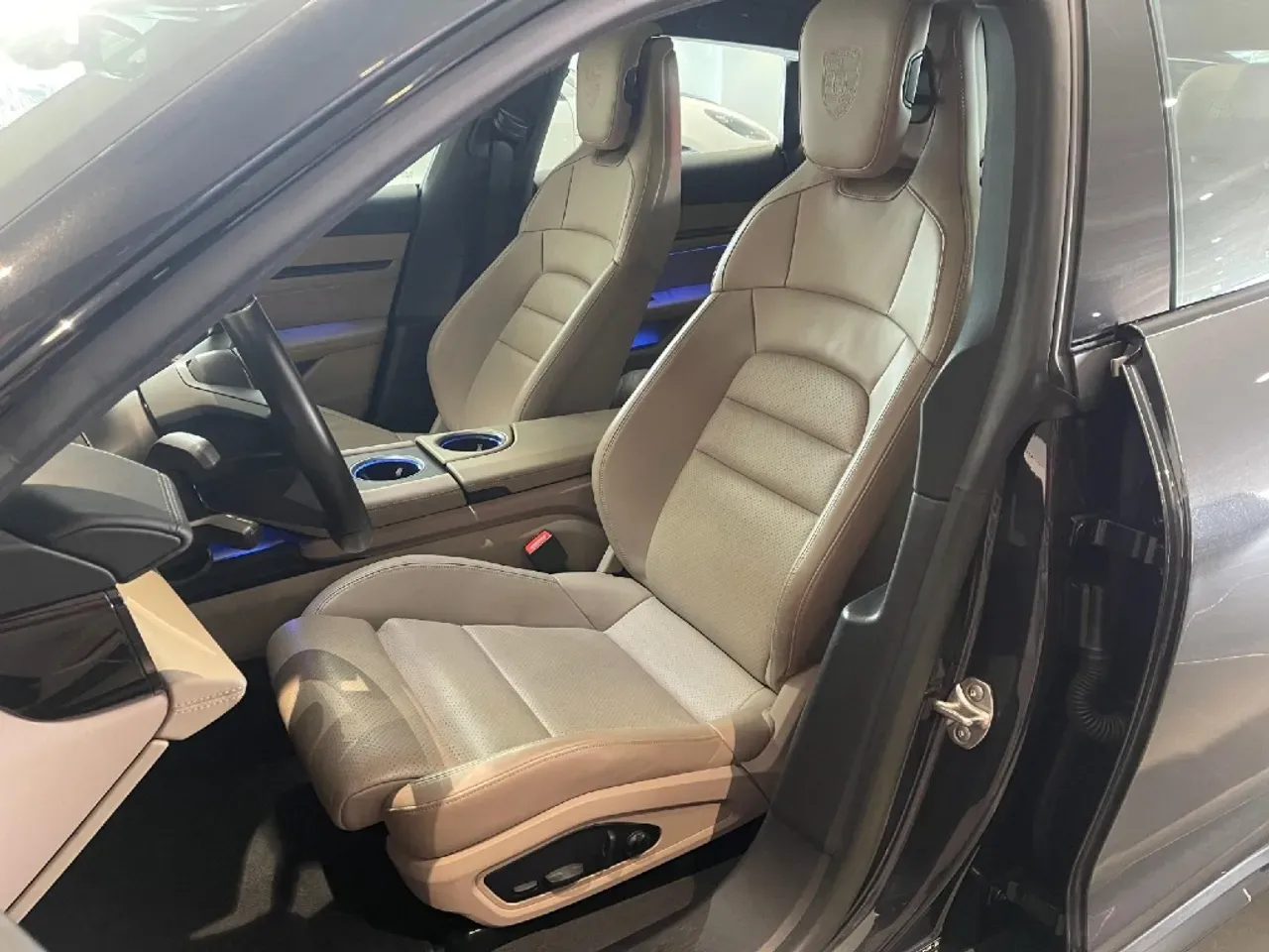 Porsche Taycan - Imagem 17