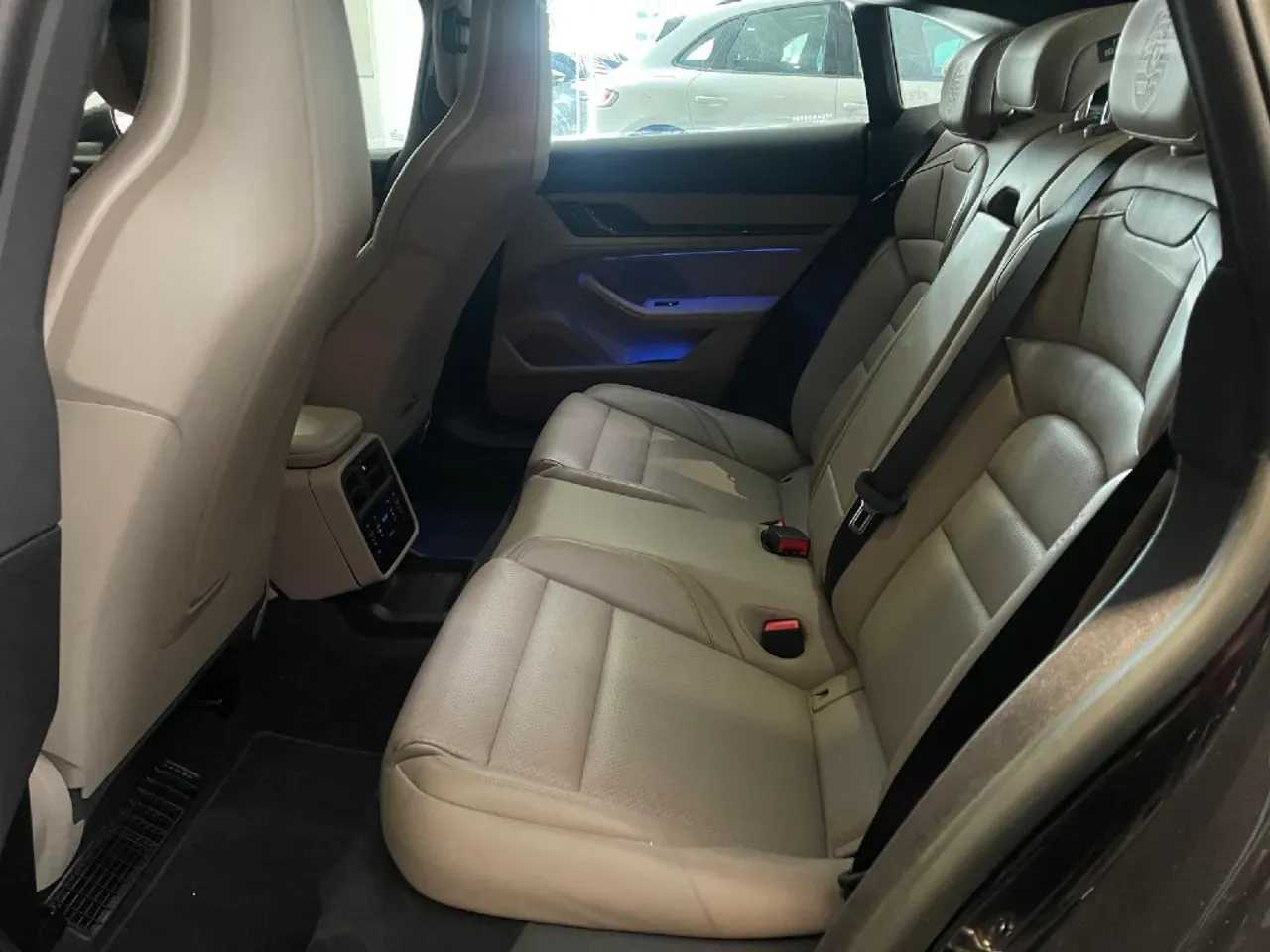 Porsche Taycan - Imagem 18