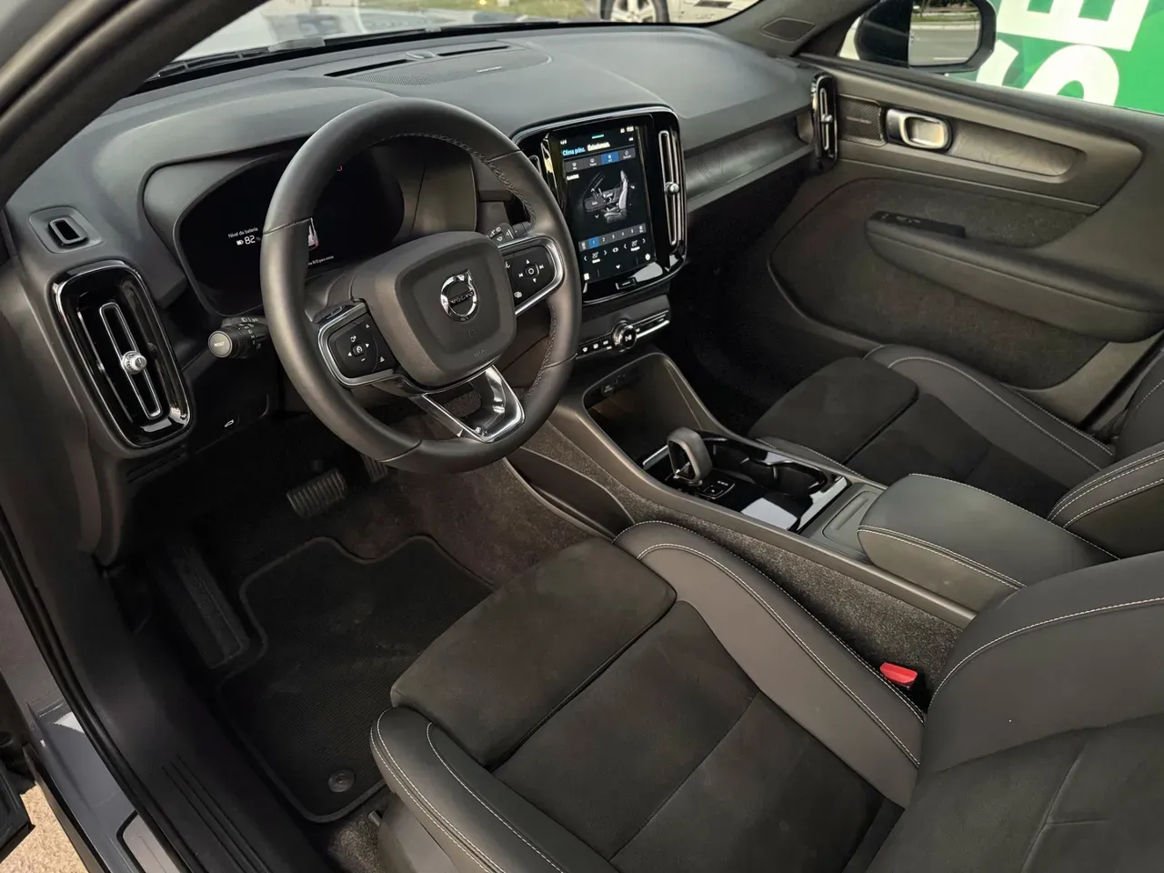 Volvo XC40 Recharge - Imagem 7