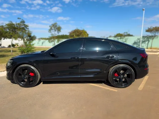 Audi Q8 Sportback E-tron - Imagem 7