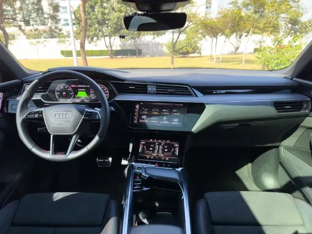 Audi Q8 Sportback E-tron - Imagem 8