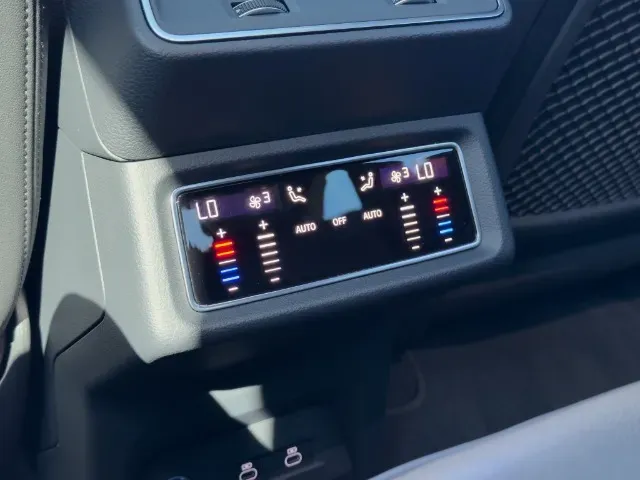 Audi Q8 Sportback E-tron - Imagem 11