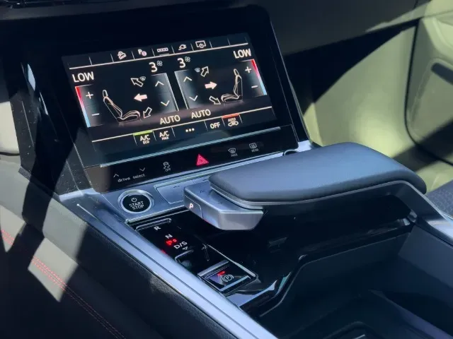 Audi Q8 Sportback E-tron - Imagem 14