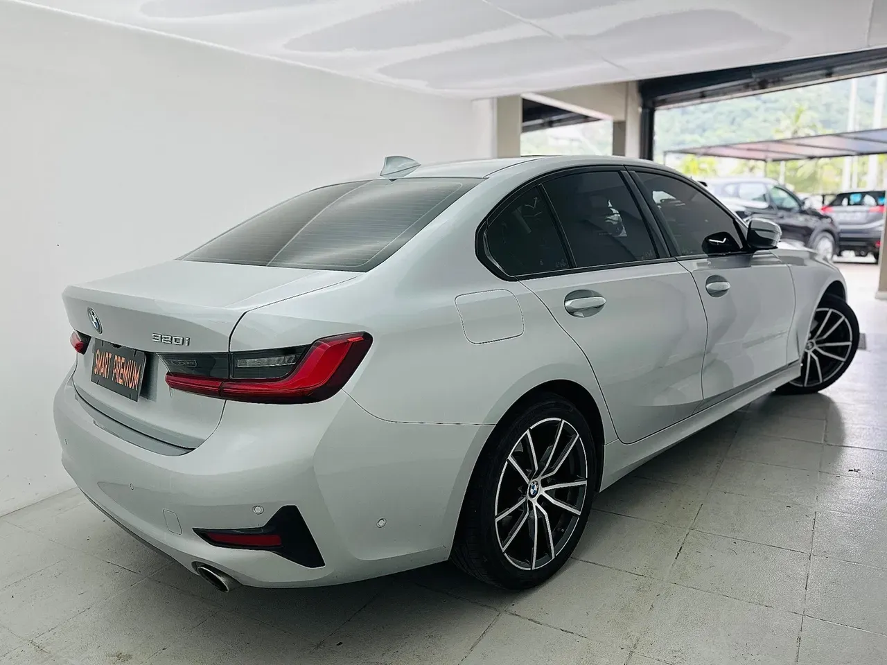 BMW 330e Plug-in Hybrid - Imagem 8