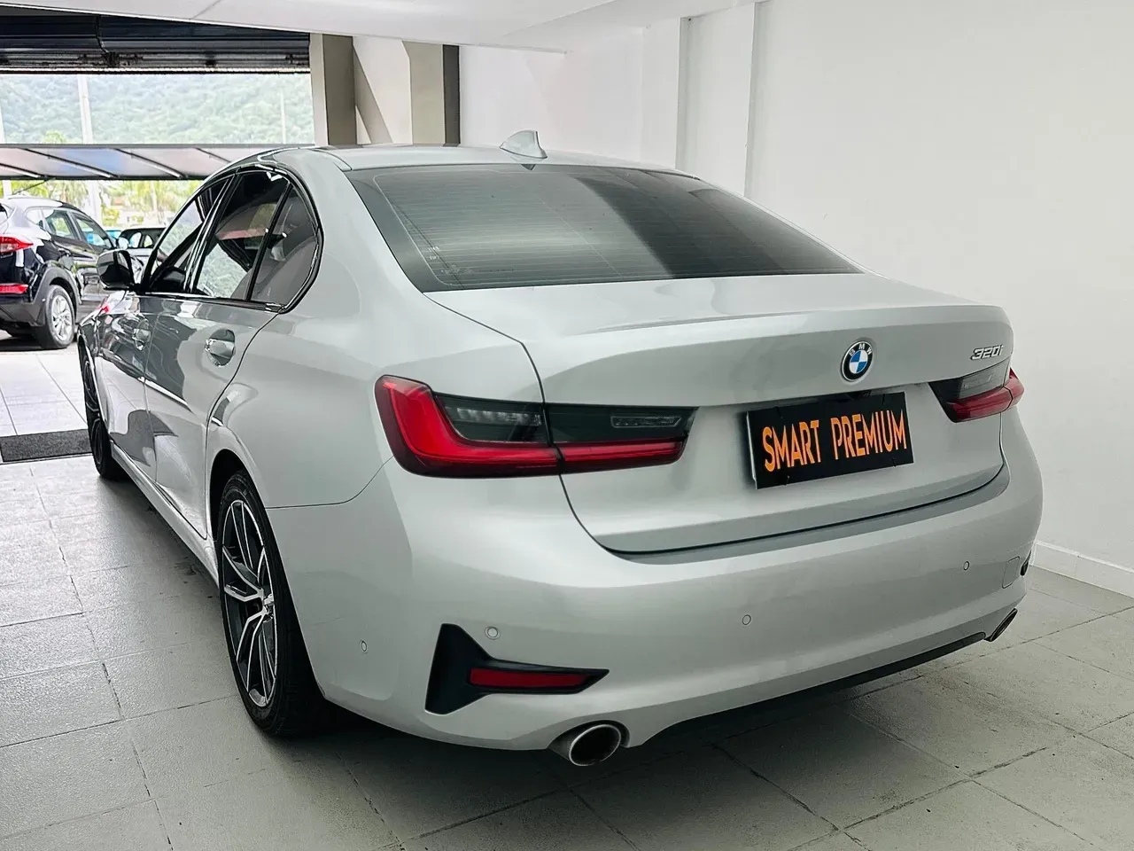 BMW 330e Plug-in Hybrid - Imagem 10