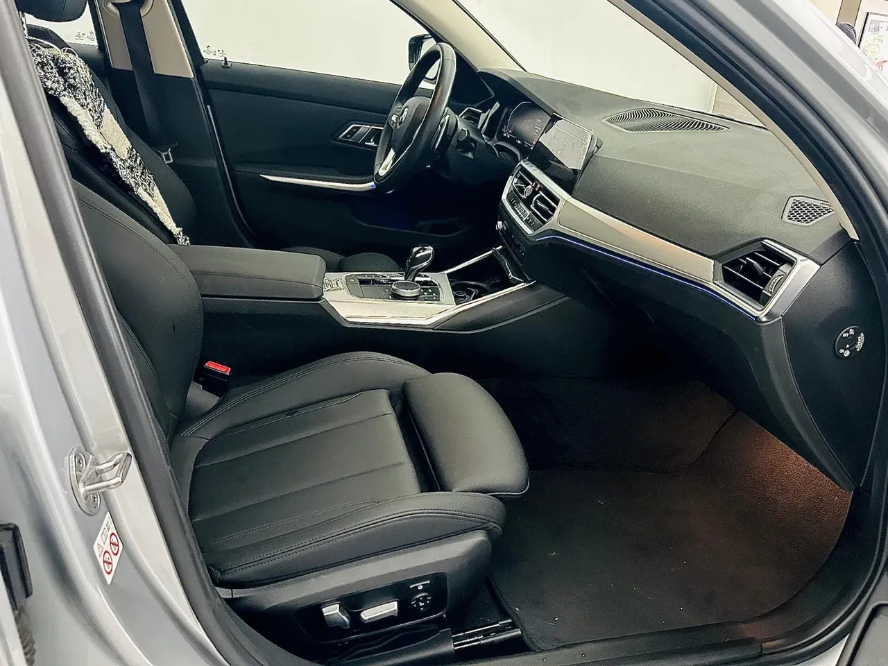 BMW 330e Plug-in Hybrid - Imagem 13