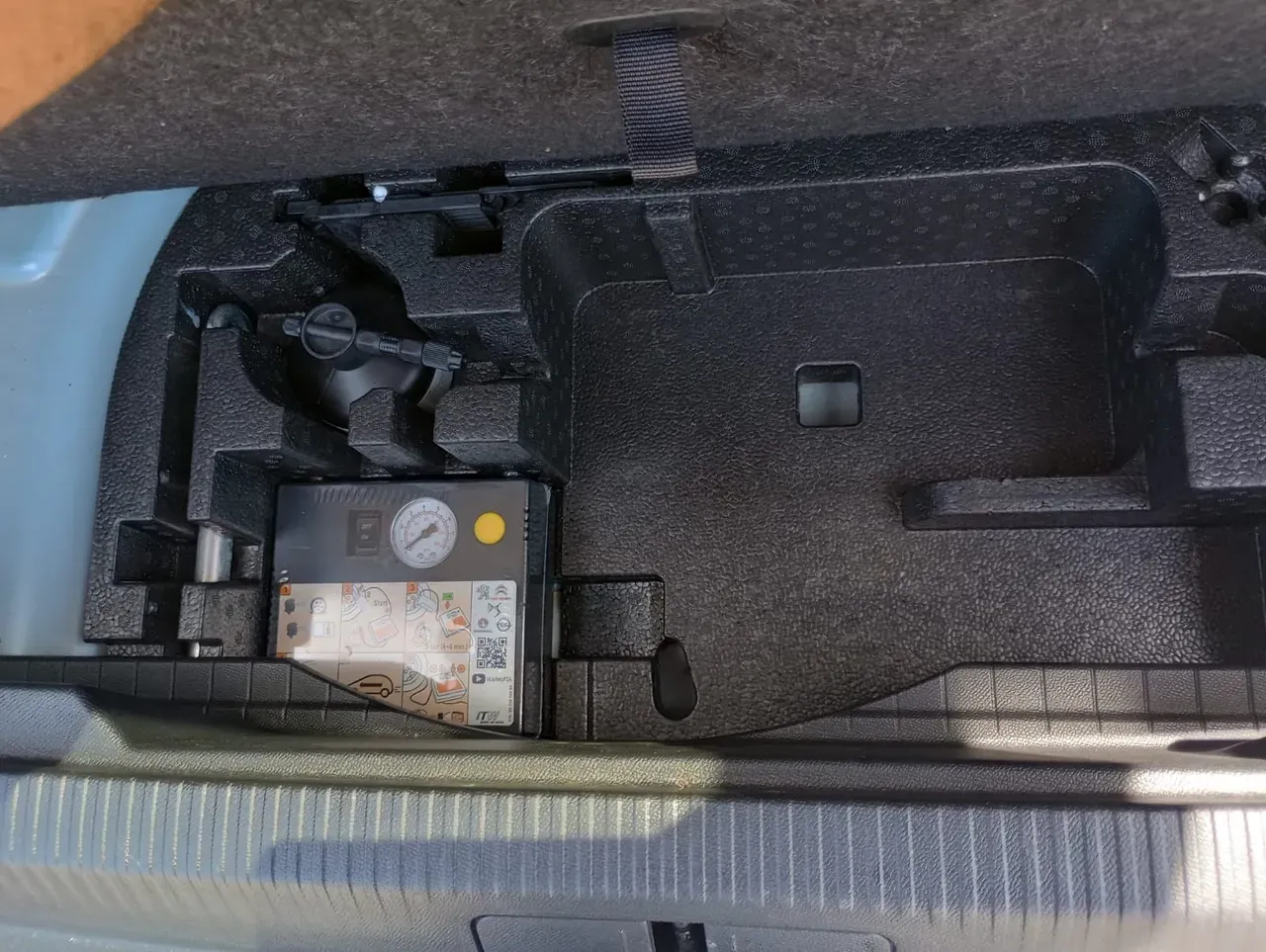 Peugeot E-2008 - Imagem 8