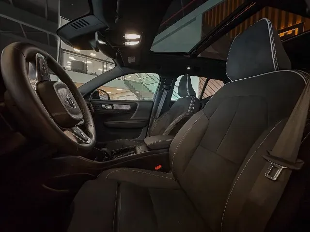 Volvo XC40 Recharge - Imagem 5