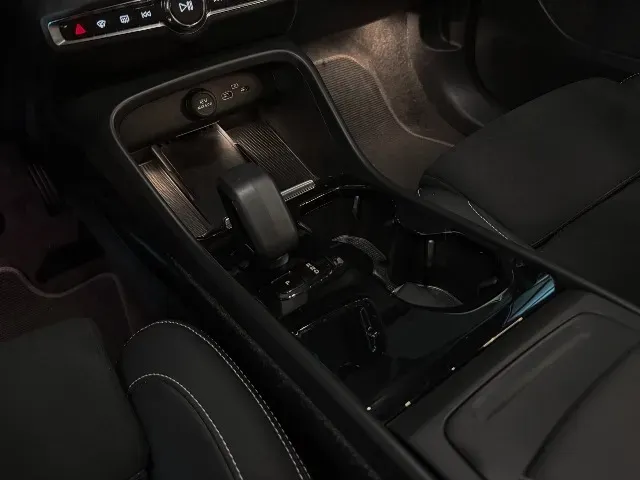 Volvo XC40 Recharge - Imagem 8