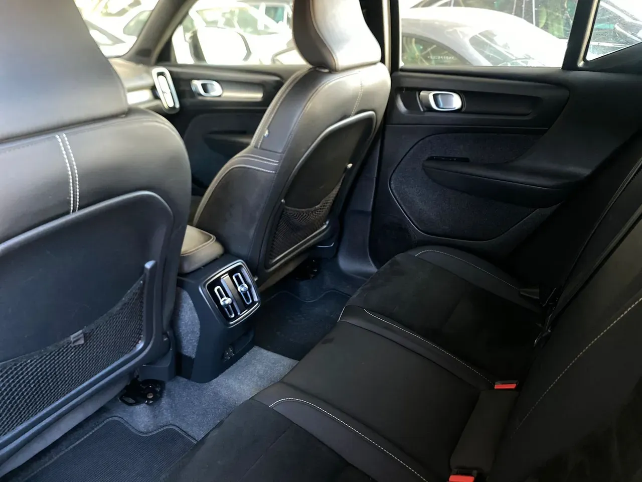 Volvo XC40 Recharge - Imagem 8