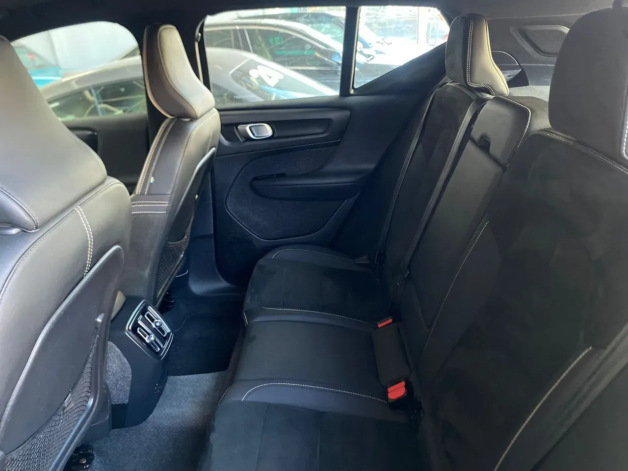 Volvo XC40 Recharge - Imagem 11