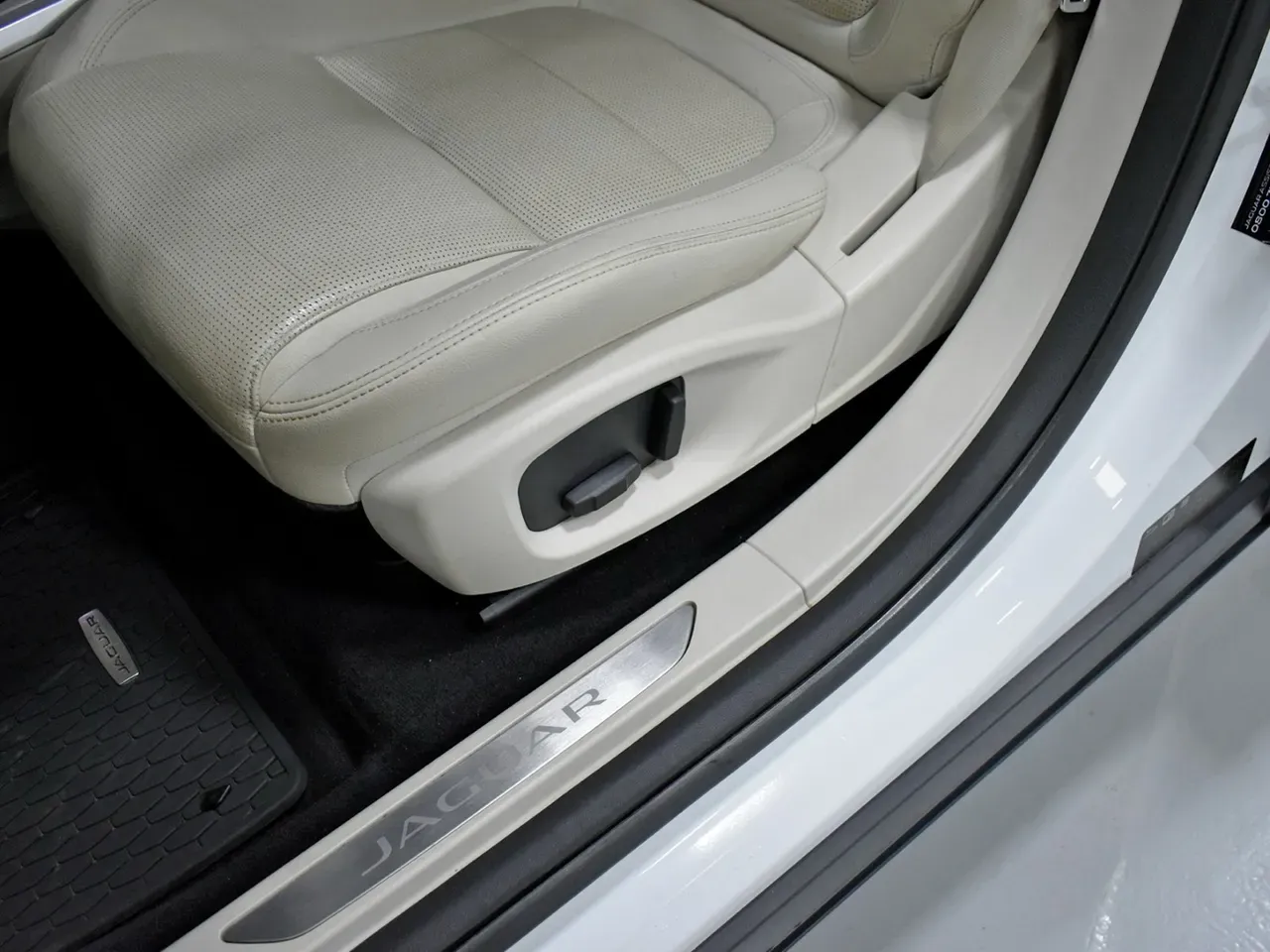 Jaguar I-pace - Imagem 11