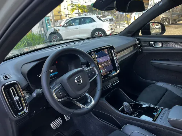 Volvo XC40 Recharge - Imagem 13