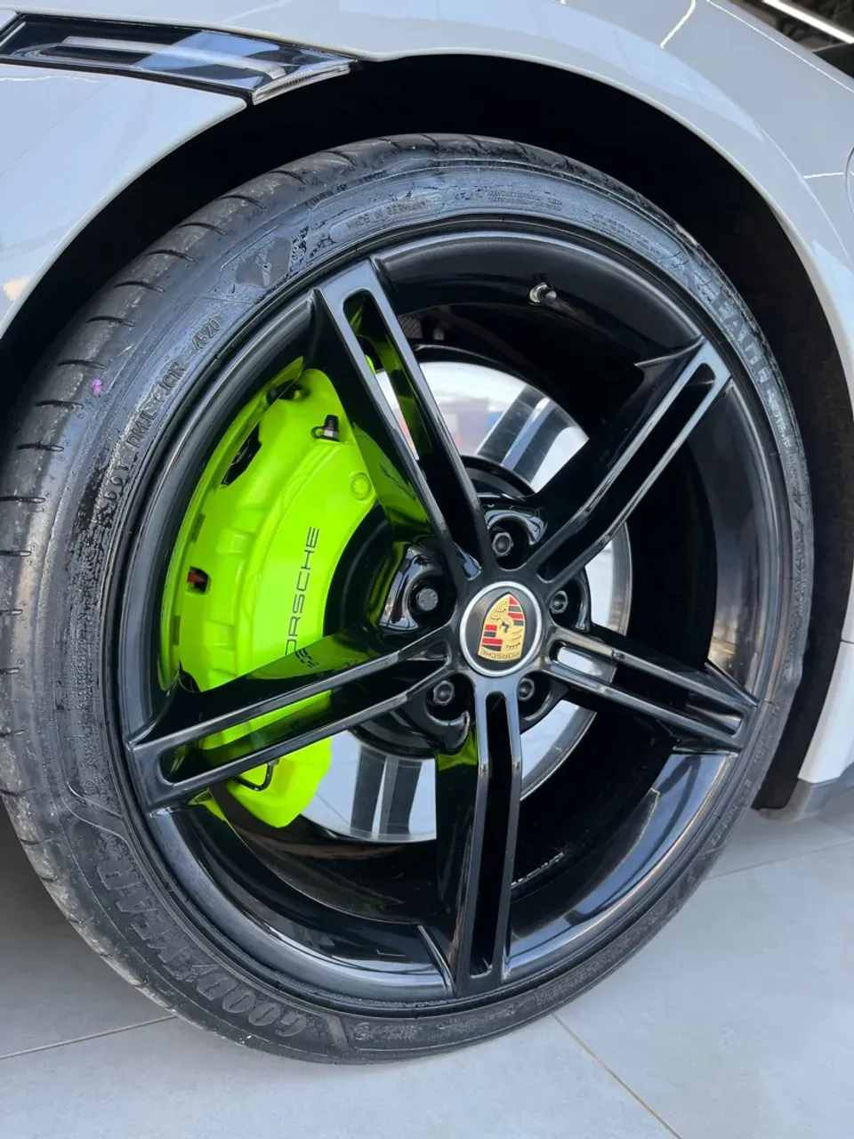 Porsche Taycan - Imagem 18