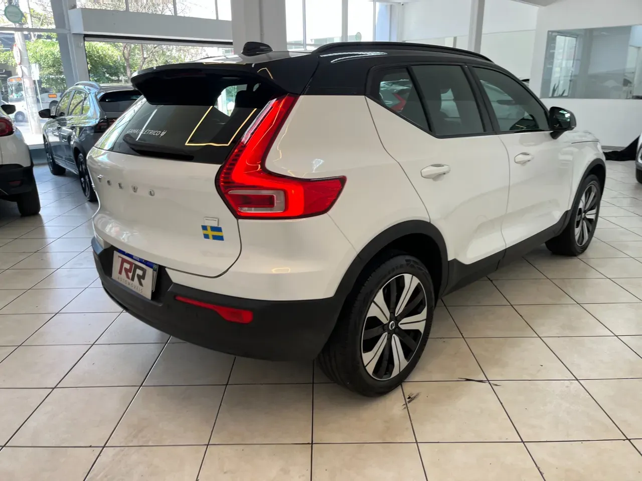 Volvo XC40 Recharge - Imagem 4