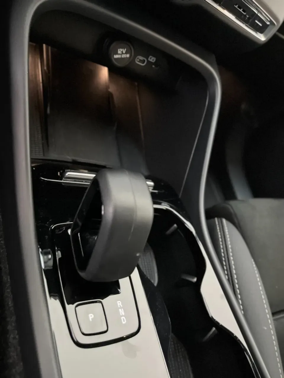 Volvo XC40 Recharge - Imagem 8