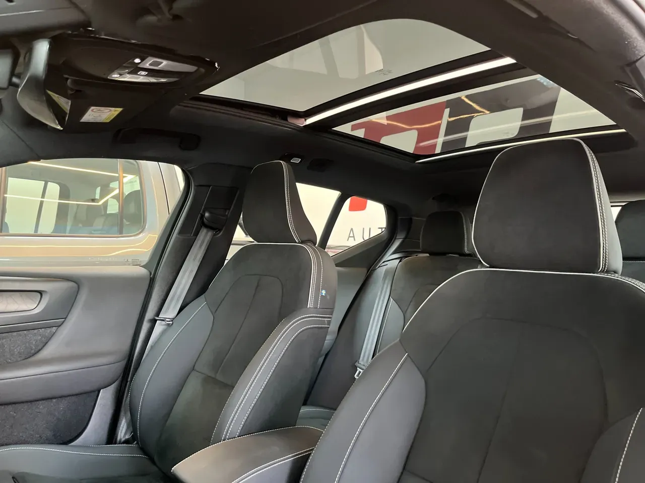 Volvo XC40 Recharge - Imagem 15