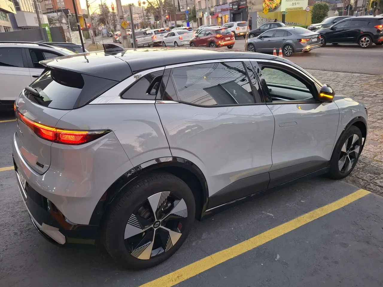 Renault Megane E-tech Electric - Imagem 4