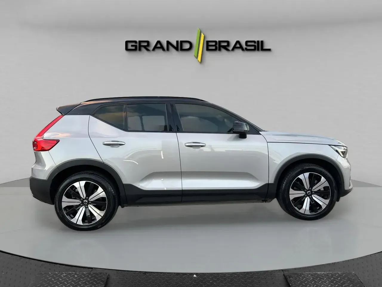 Volvo XC40 Recharge - Imagem 2