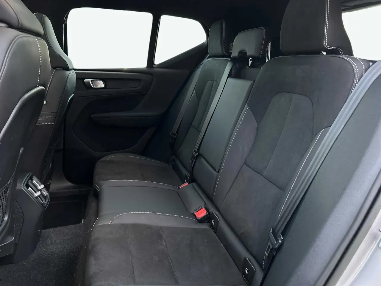 Volvo XC40 Recharge - Imagem 12