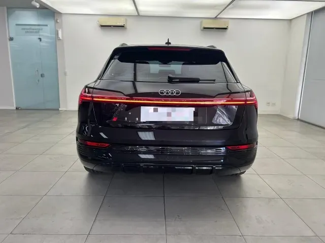 Audi Q8 Sportback E-tron - Imagem 5