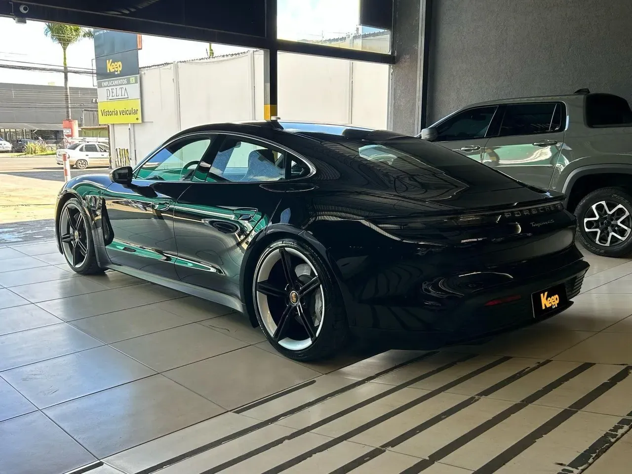 Porsche Taycan - Imagem 4