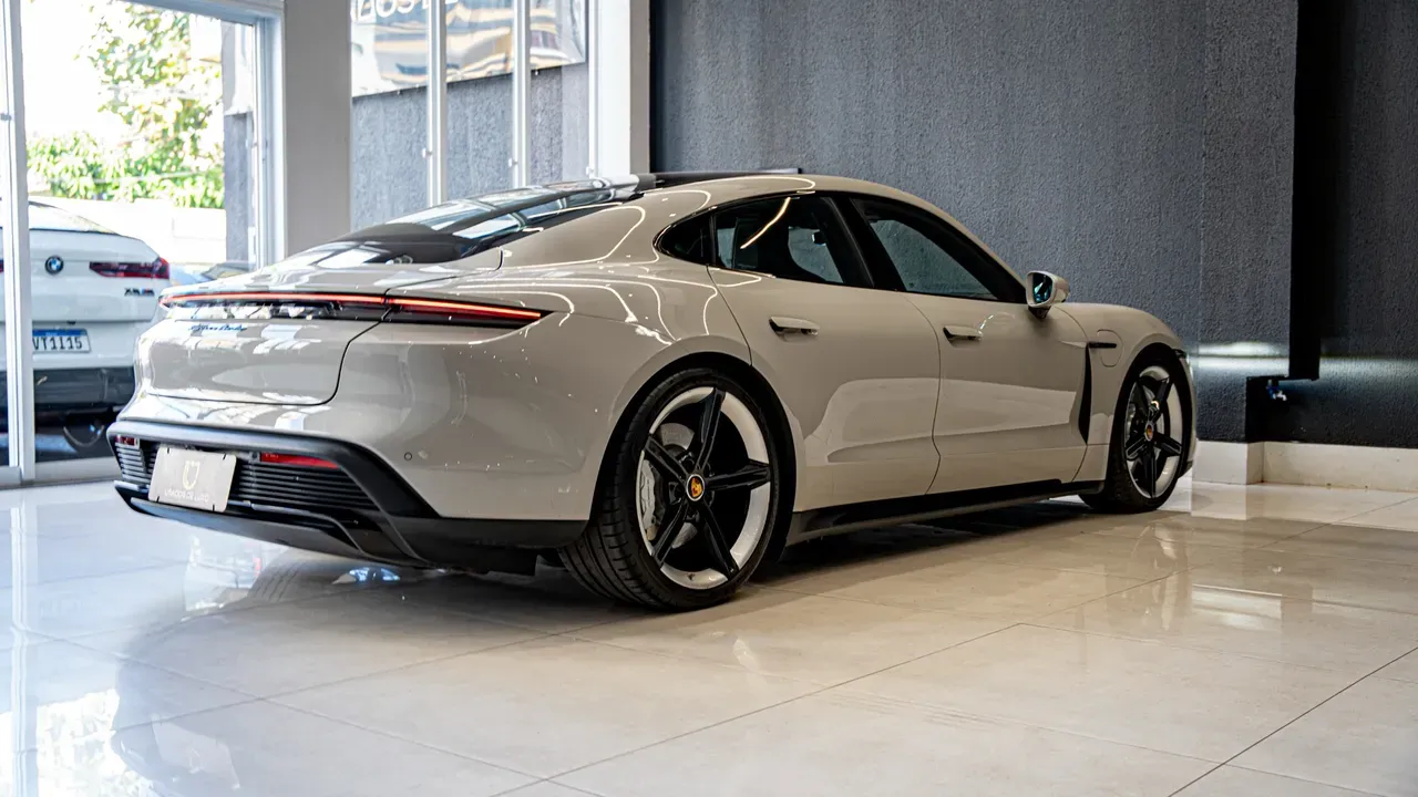 Porsche Taycan - Imagem 6