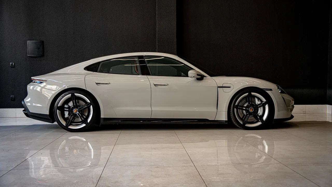 Porsche Taycan - Imagem 8