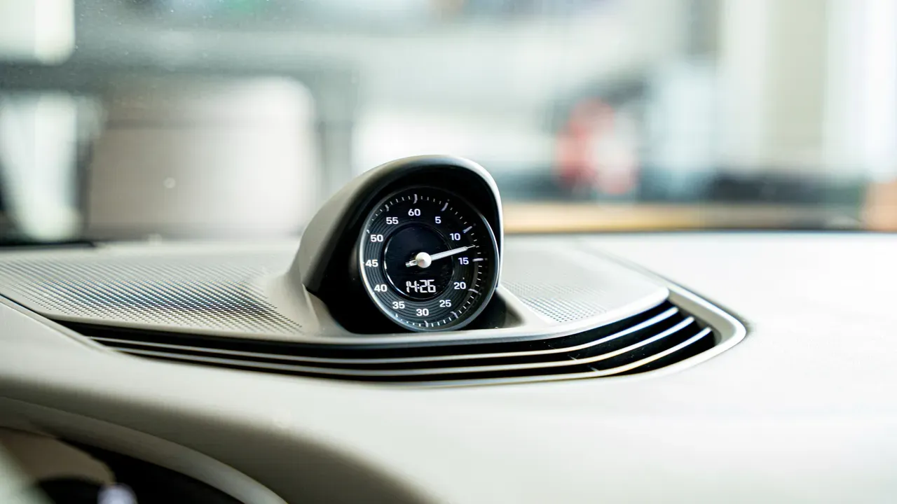 Porsche Taycan - Imagem 12