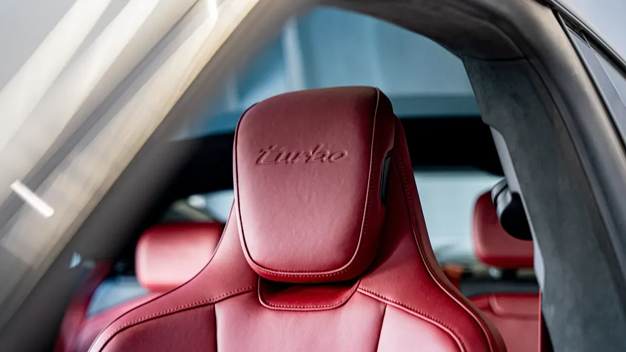 Porsche Taycan - Imagem 13