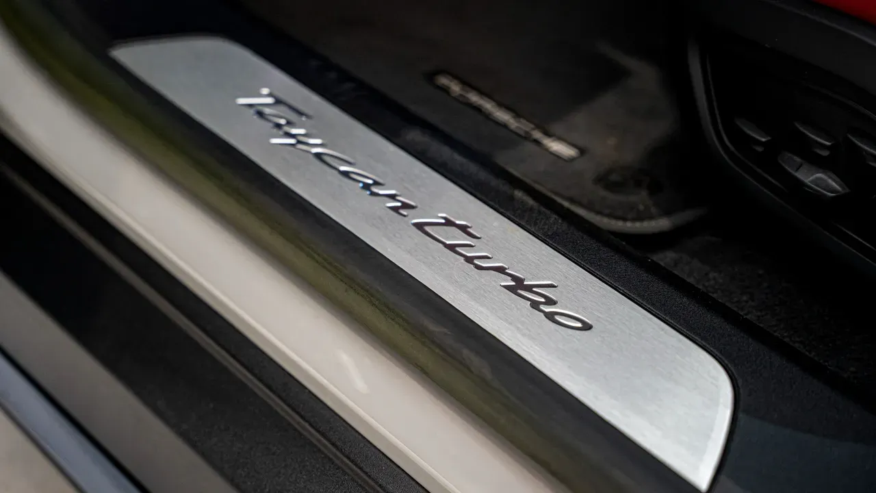 Porsche Taycan - Imagem 14