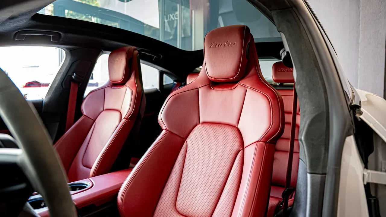 Porsche Taycan - Imagem 16