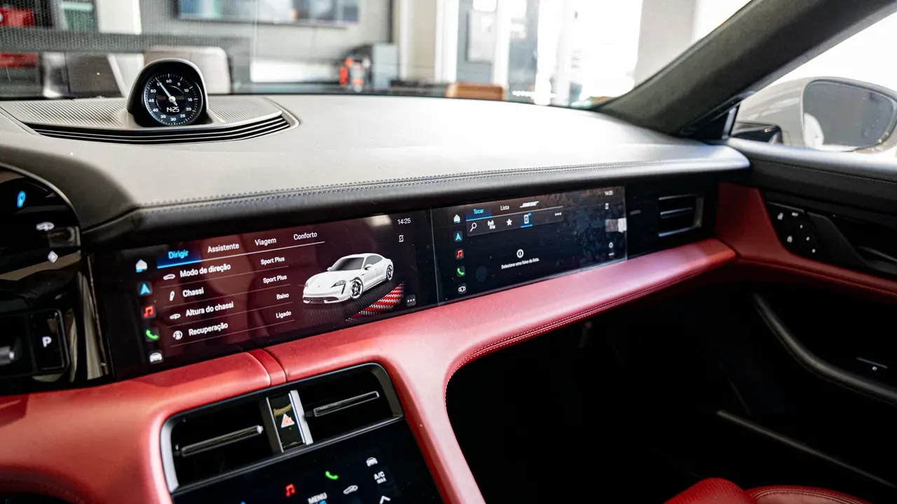 Porsche Taycan - Imagem 17