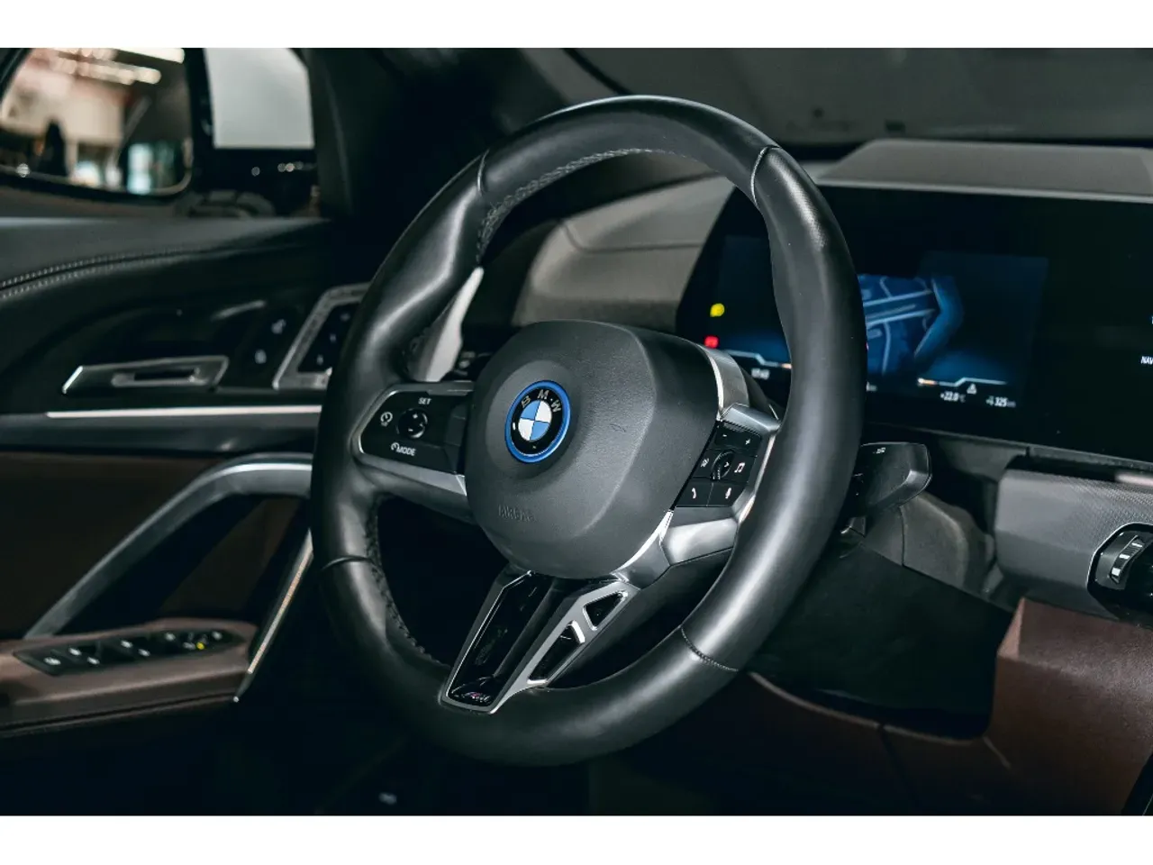 BMW IX2 - Miniatura 14