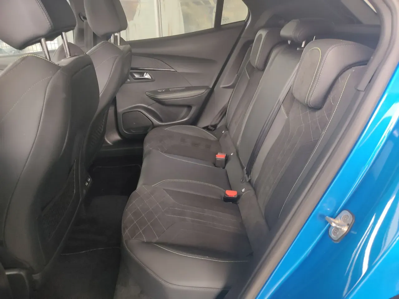 Peugeot E-2008 - Imagem 9