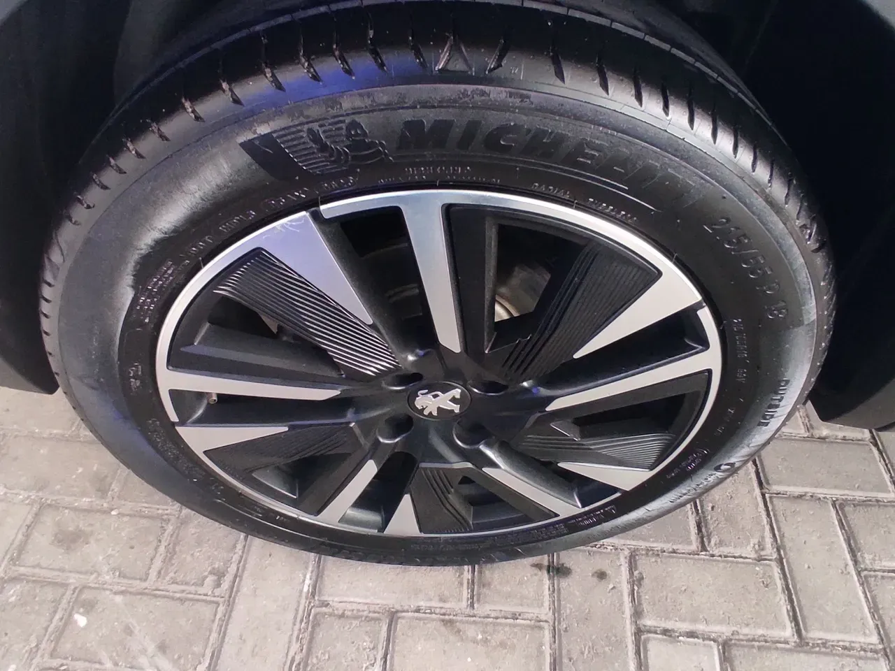 Peugeot E-2008 - Imagem 16