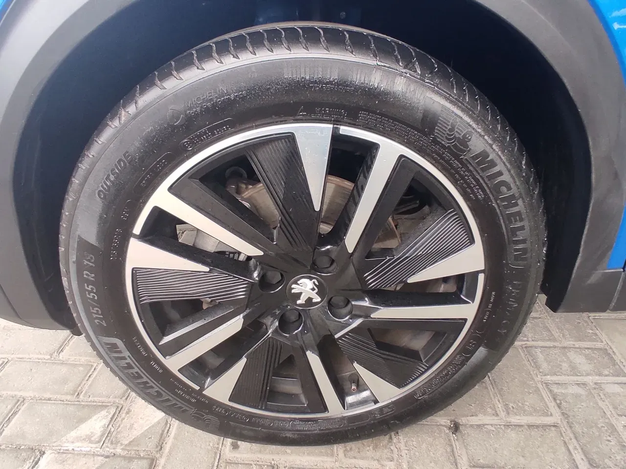 Peugeot E-2008 - Imagem 18