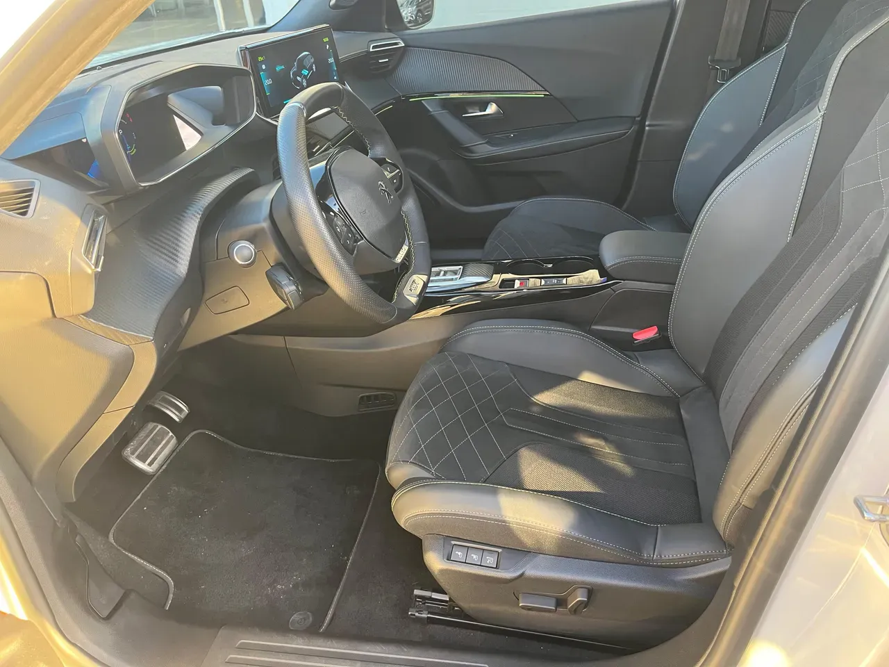 Peugeot E-208 - Imagem 10