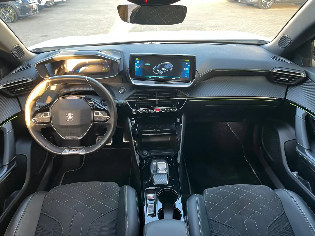 Peugeot E-208 - Imagem 11