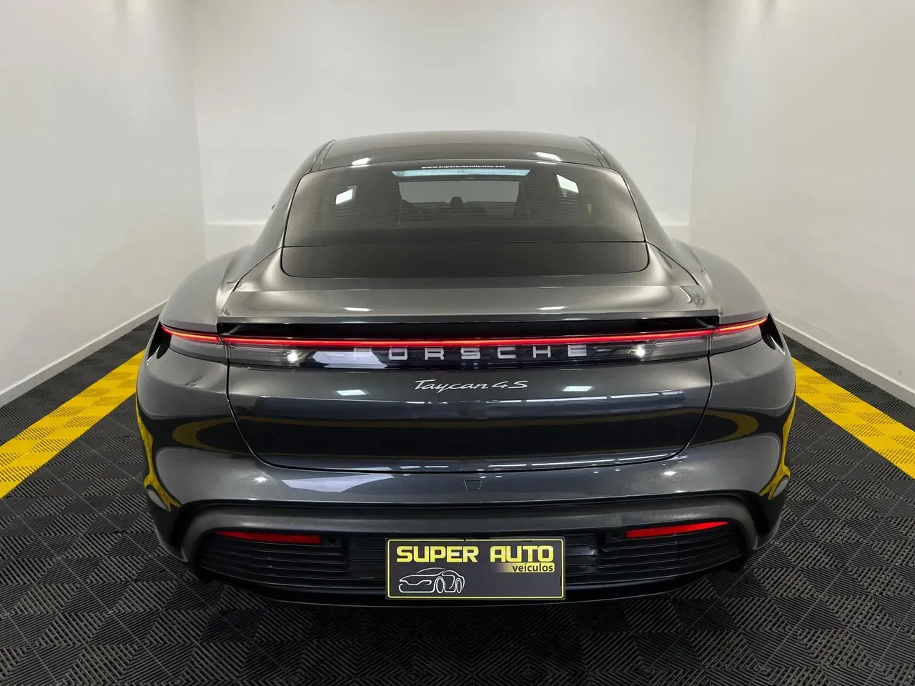 Porsche Taycan - Imagem 9