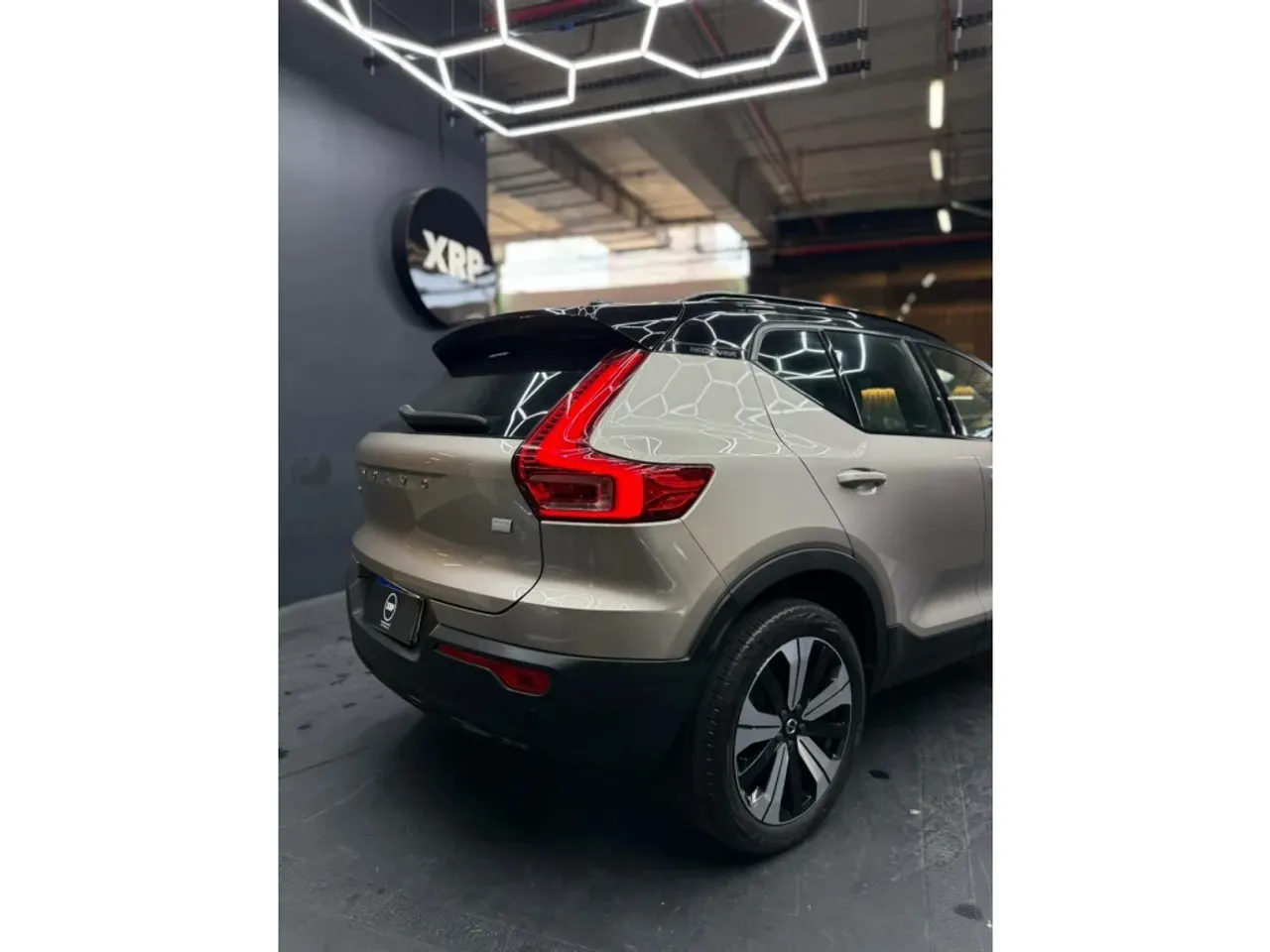 Volvo XC40 Recharge - Imagem 5