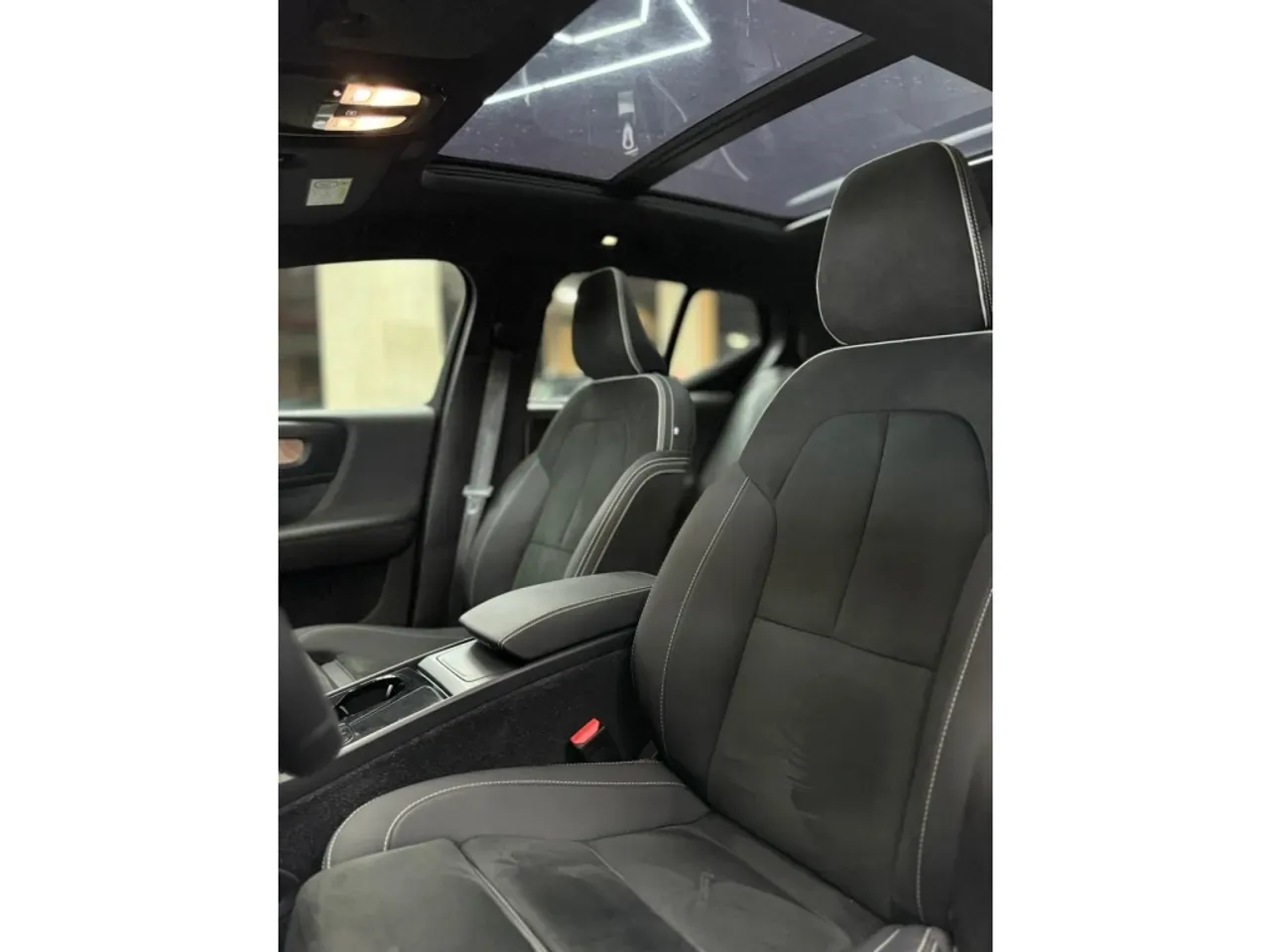 Volvo XC40 Recharge - Imagem 12