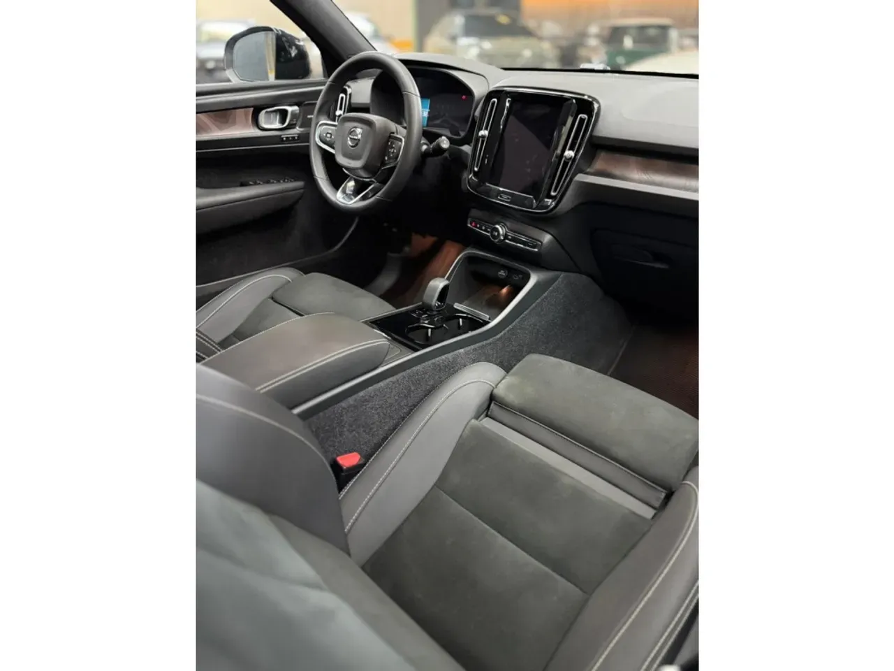 Volvo XC40 Recharge - Imagem 13