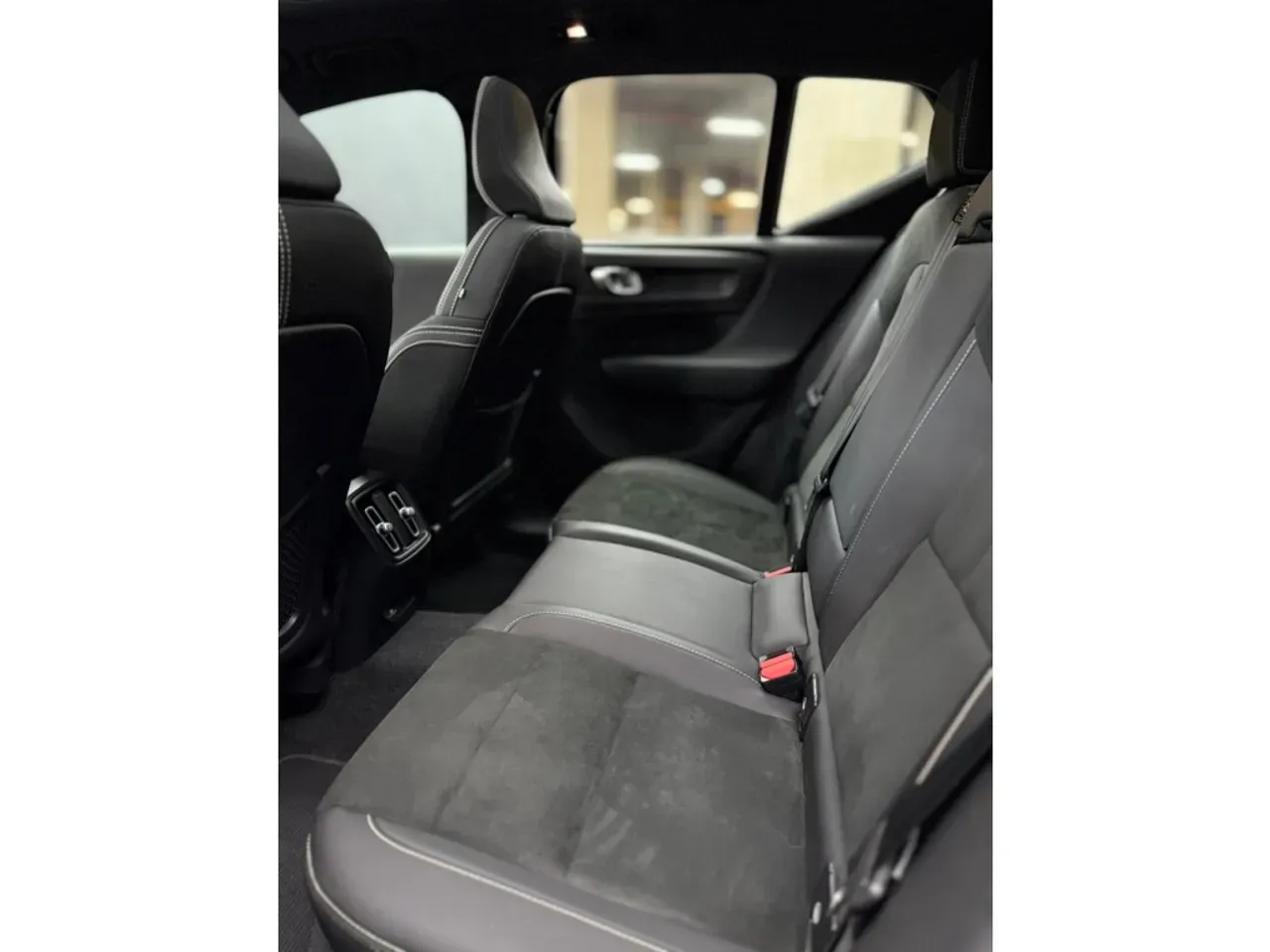 Volvo XC40 Recharge - Imagem 14