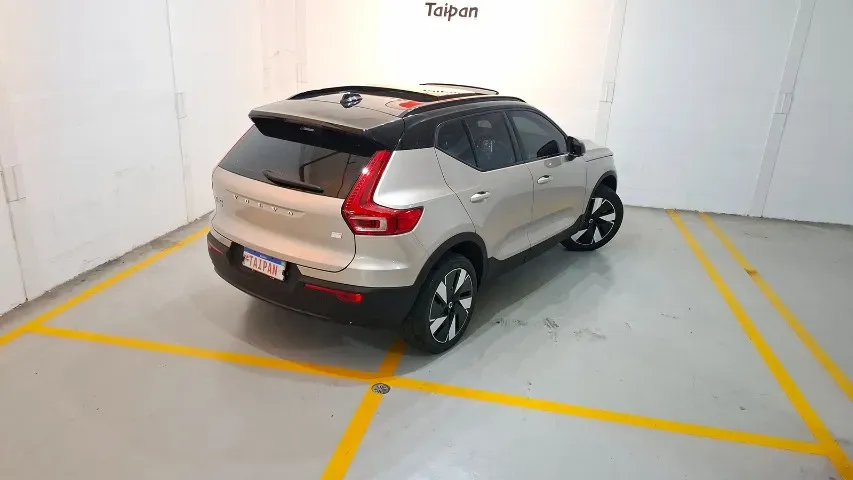 Volvo XC40 Recharge - Imagem 7