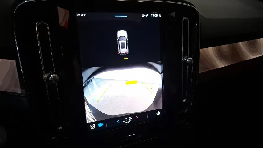 Volvo XC40 Recharge - Imagem 9