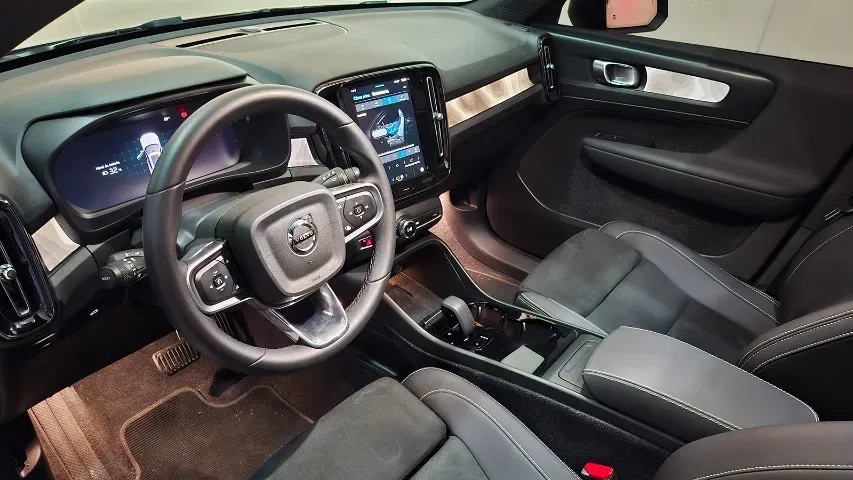 Volvo XC40 Recharge - Imagem 18