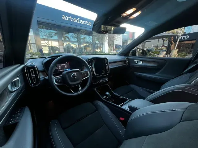 Volvo XC40 Recharge - Imagem 14